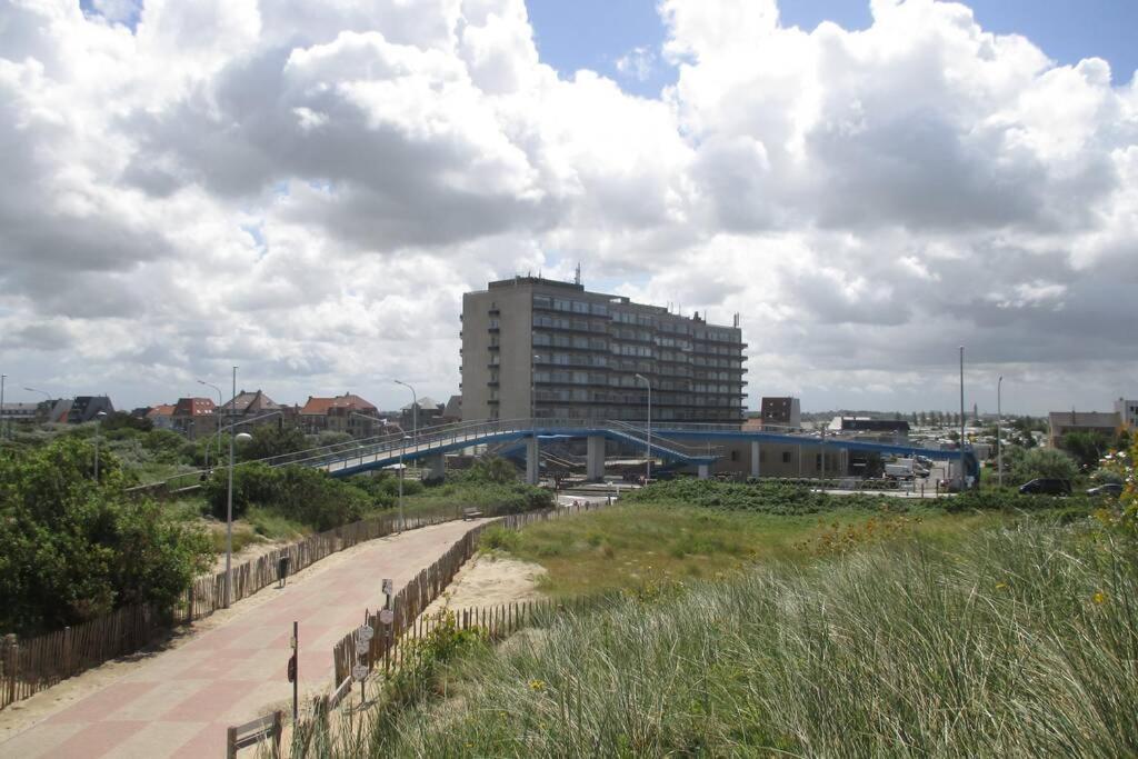 Residentie Astrid Met Private Parking Apartamento Bredene