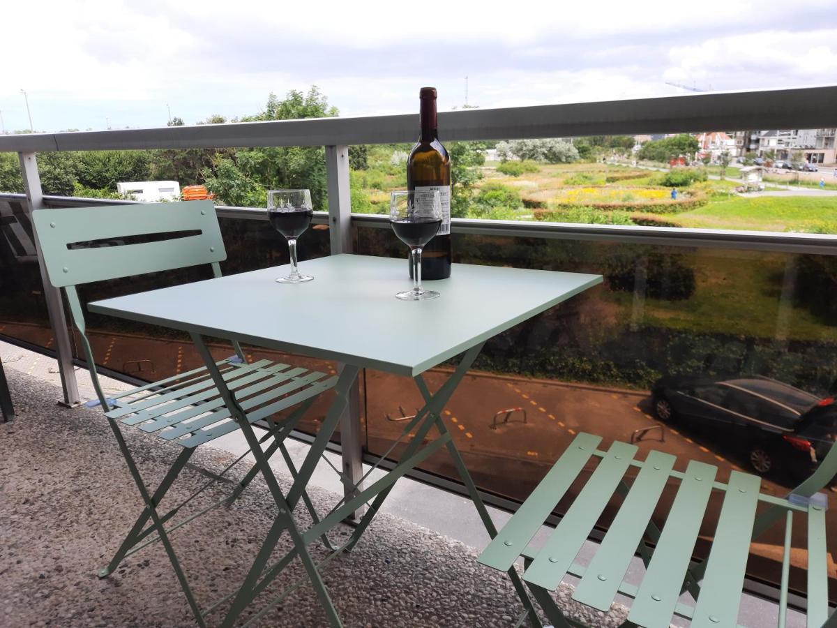 Residentie Astrid Met Private Parking Apartamento Bredene