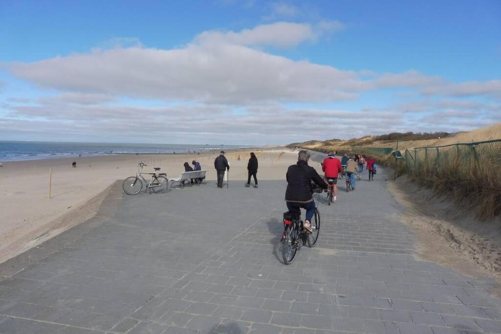 Residentie Astrid Met Private Parking Bredene