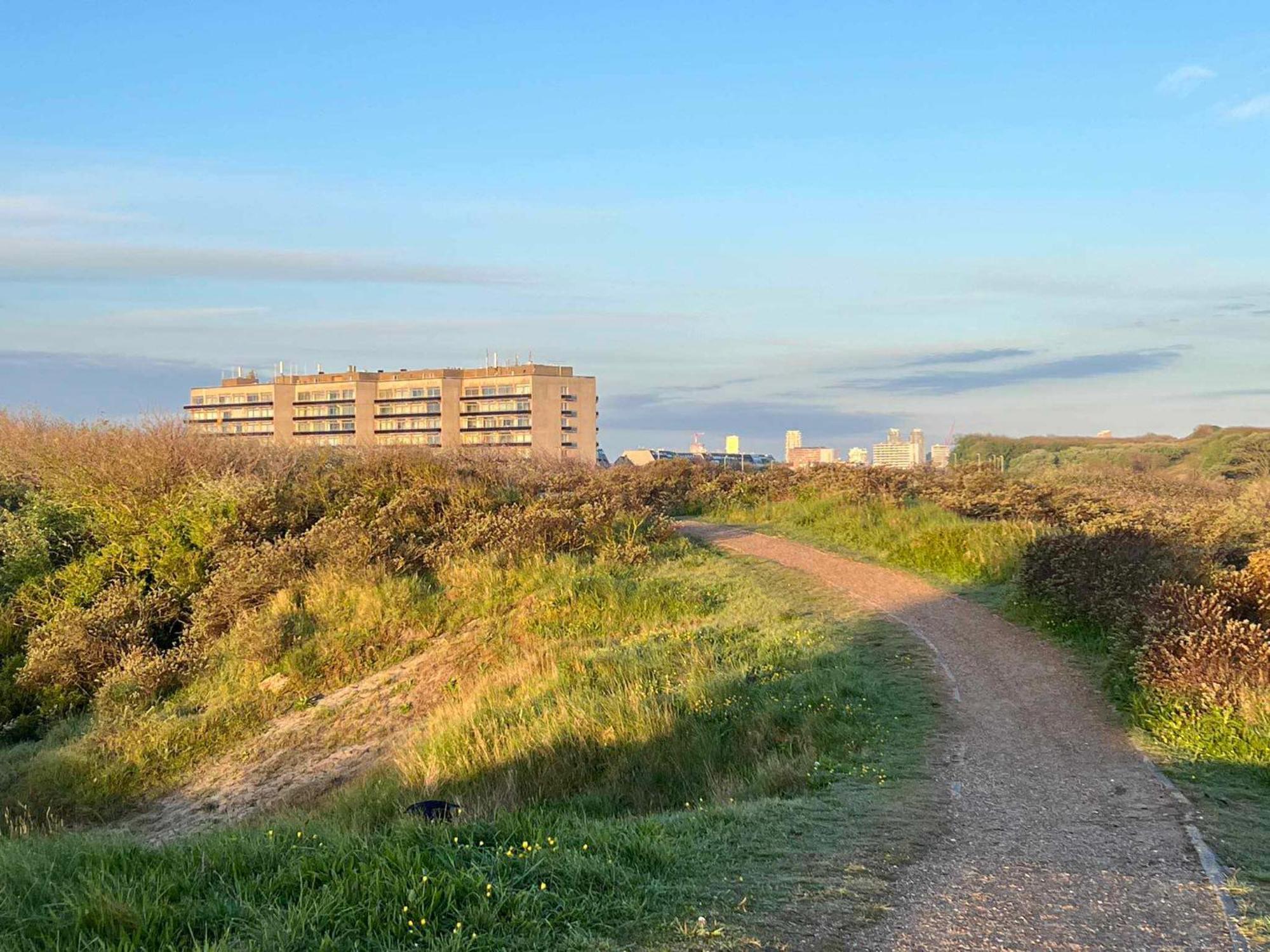 Residentie Astrid Met Private Parking * Bredene