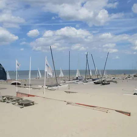 Appartement Residentie Astrid Met Private Parking Bredene Exterior foto