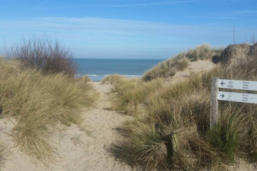 Residentie Astrid Met Private Parking Bredene